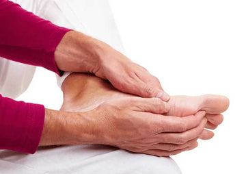 Ngủ hay bị tê tay chân là bệnh gì, có nguy hiểm không?