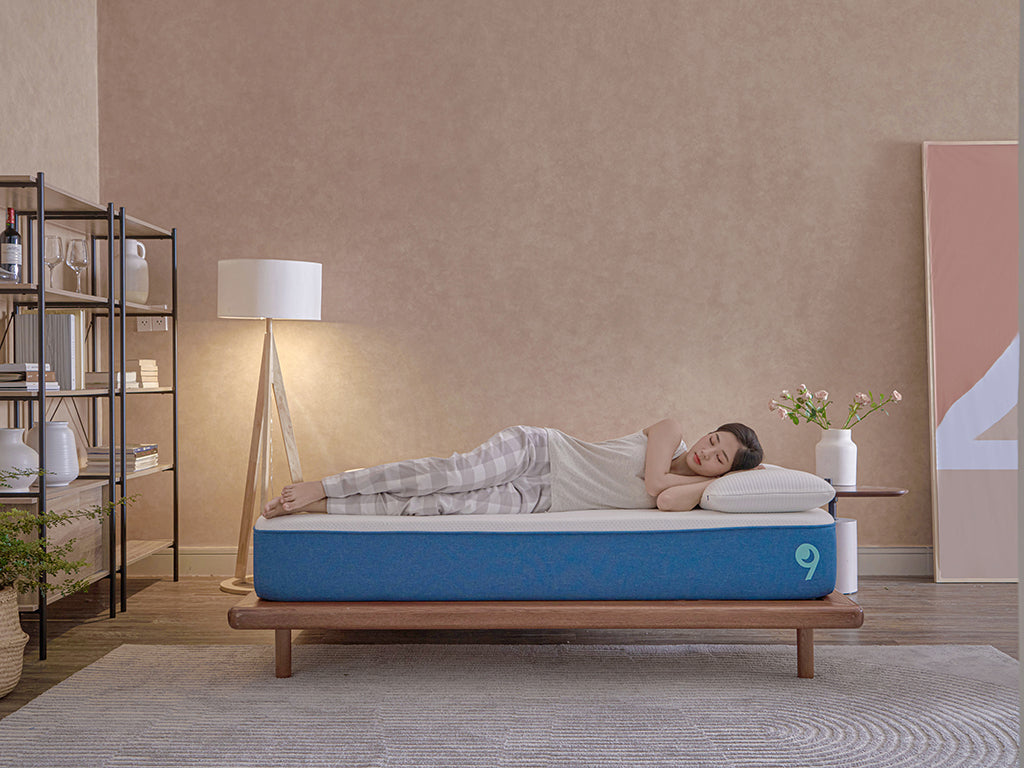 Vỏ bọc được toàn bộ nệm, vừa khít và có khóa kéo rất dễ dùng. Đó là mình xin review của bạn mình chứ cái này mình mua để tặng tân gia cho nó :))