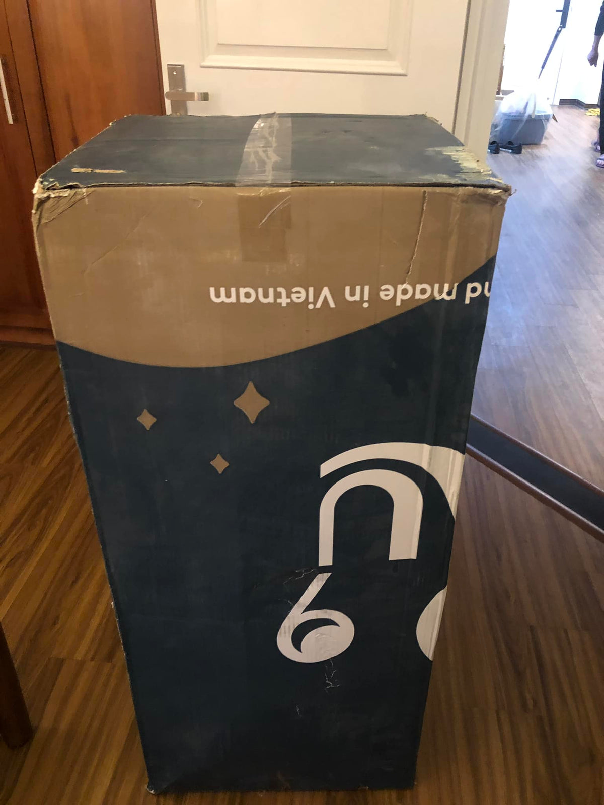 Đóng gói gọn gàng, giao nhanh, nệm nằm êm không quá lún rất hợp với nhà mình, ngủ ngon khỏi dậy