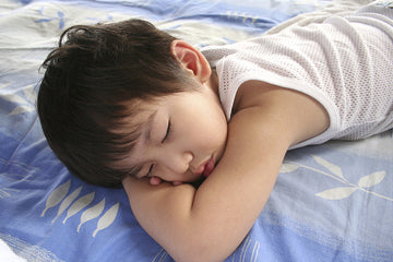 Trẻ nghiến răng khi ngủ thiếu chất gì?