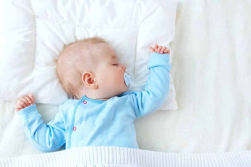 Trẻ sơ sinh nên nằm gối gì? Mẹo sử dụng gối an toàn cho trẻ
