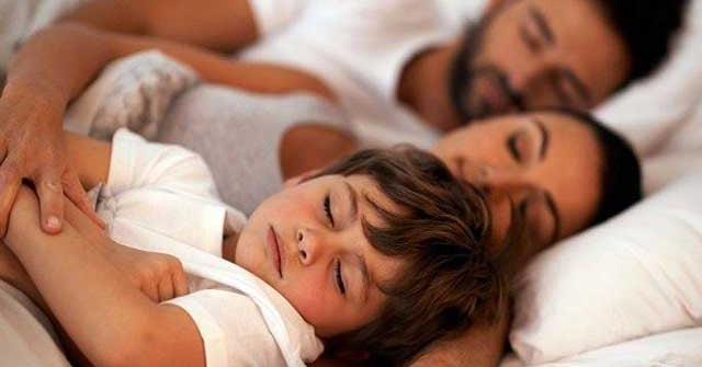 Trẻ 10 tuổi có nên ngủ chung với bố mẹ?