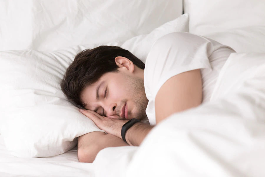 giải đáp thói quen cởi trần khi ngủ có tốt không 