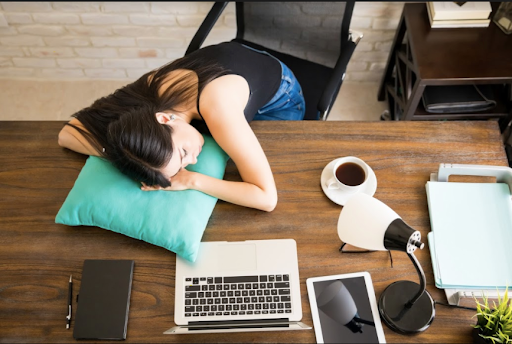 Tại sao không nên dùng cà phê thay cho giấc ngủ trưa ở văn phòng?