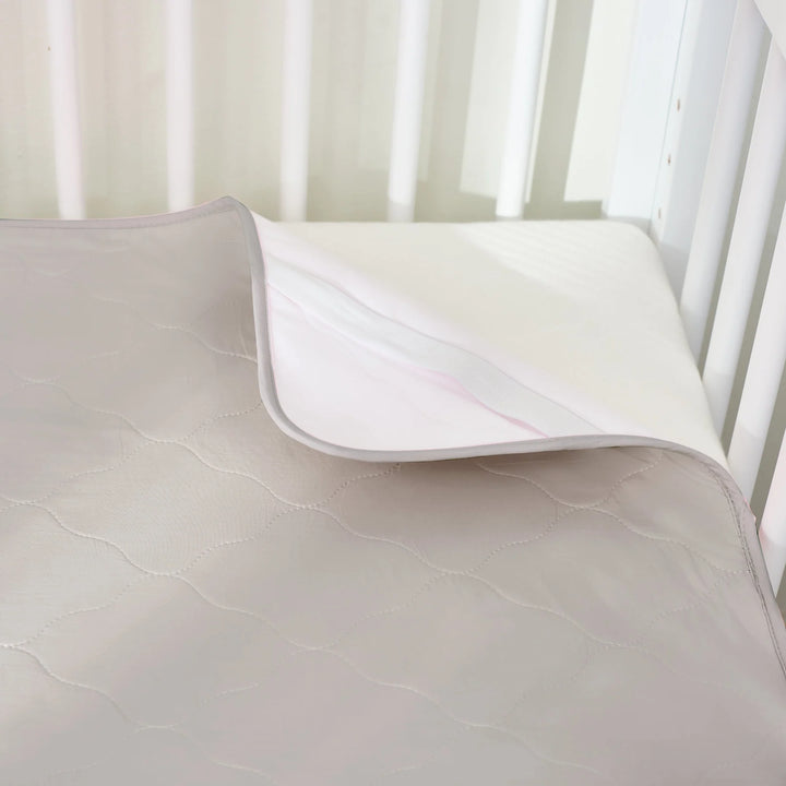 Tấm Bảo Vệ Nệm Em Bé